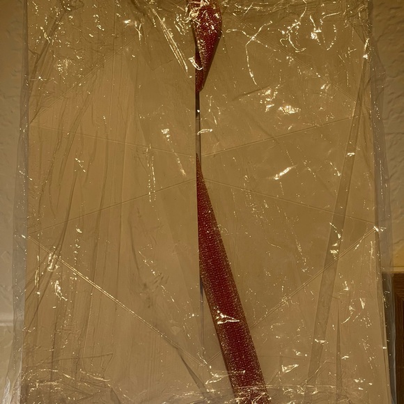 Chanel Patent leather makeup bag with box.  Includes Chanel gift box & ribbon.❤️ - Picture 9 of 9